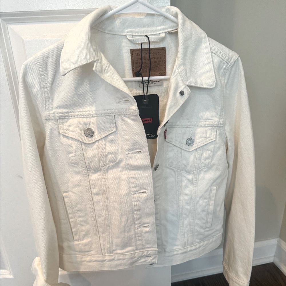 NWT Levi’s White Jean Jacket (XS)